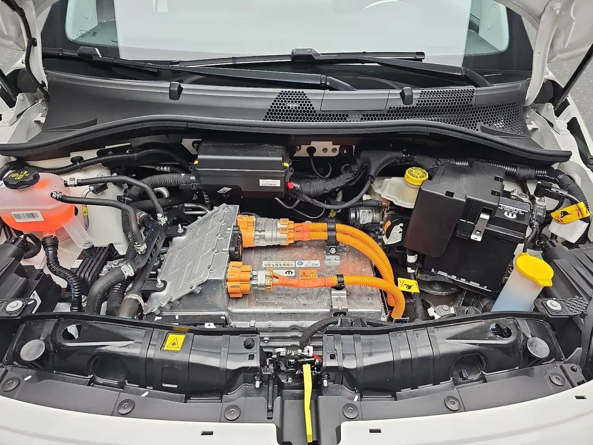 FIAT 500E ELEKTRO 42 KWH 3+1 ICON NAVI KLIMA DAB APPLE/ANDROID LM