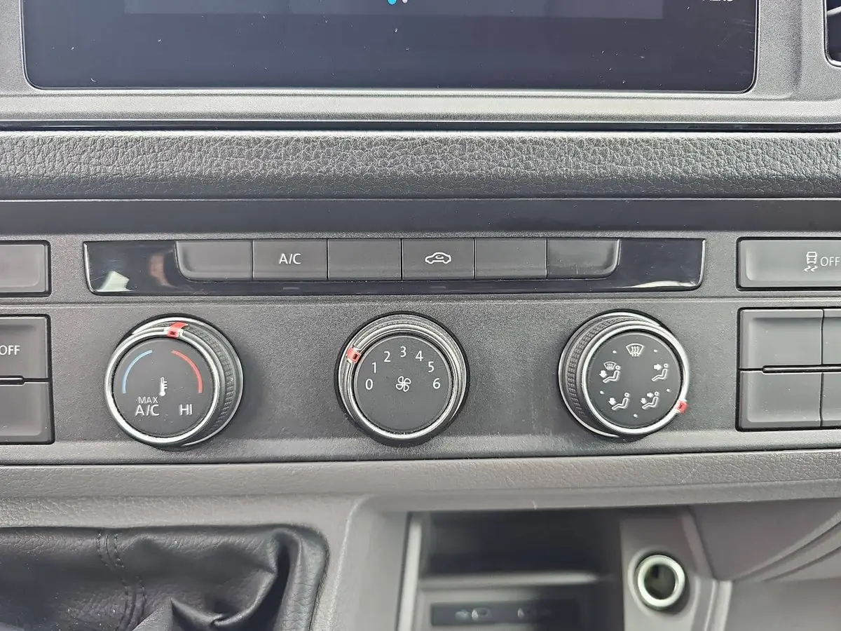 VW CRAFTER 35 TDI PLUS L3H3 FWD NAVI KLIMA 7-SITZE PDC AHK