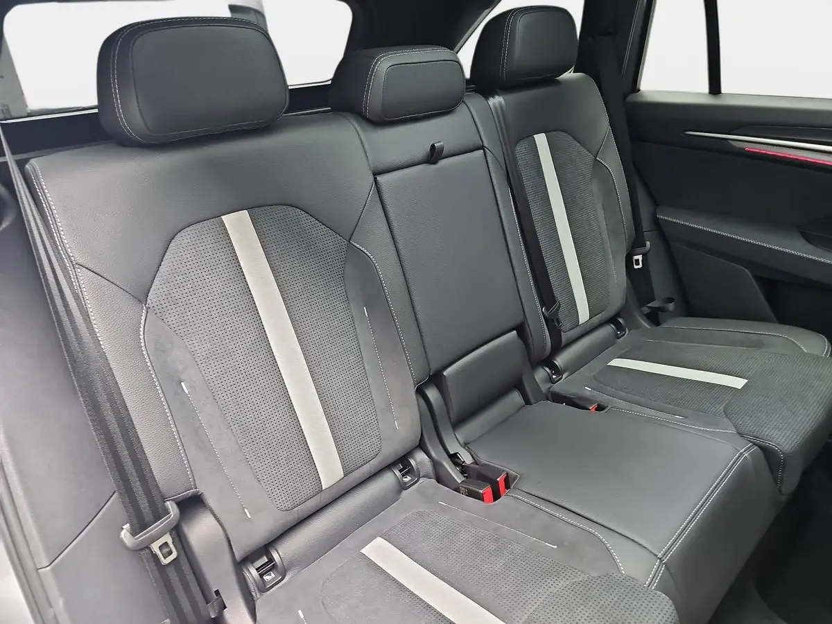 SKODA KODIAQ 1.5 TSI DSG IV PHEV SPORTLINE AHK PANO LM