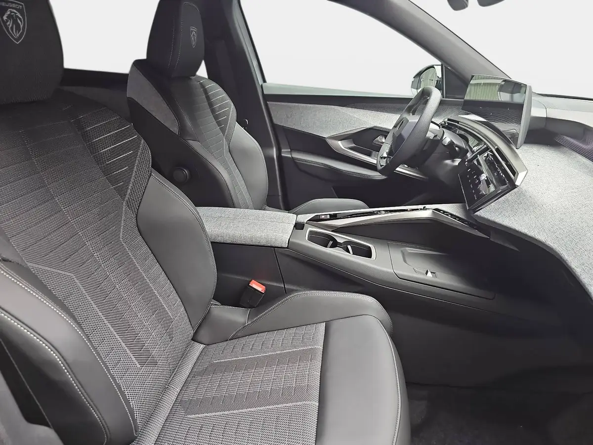 PEUGEOT 5008 1.2 HYBRID 145 E-DSC6 GT KLIMA LED 7-S DAB 360° AH