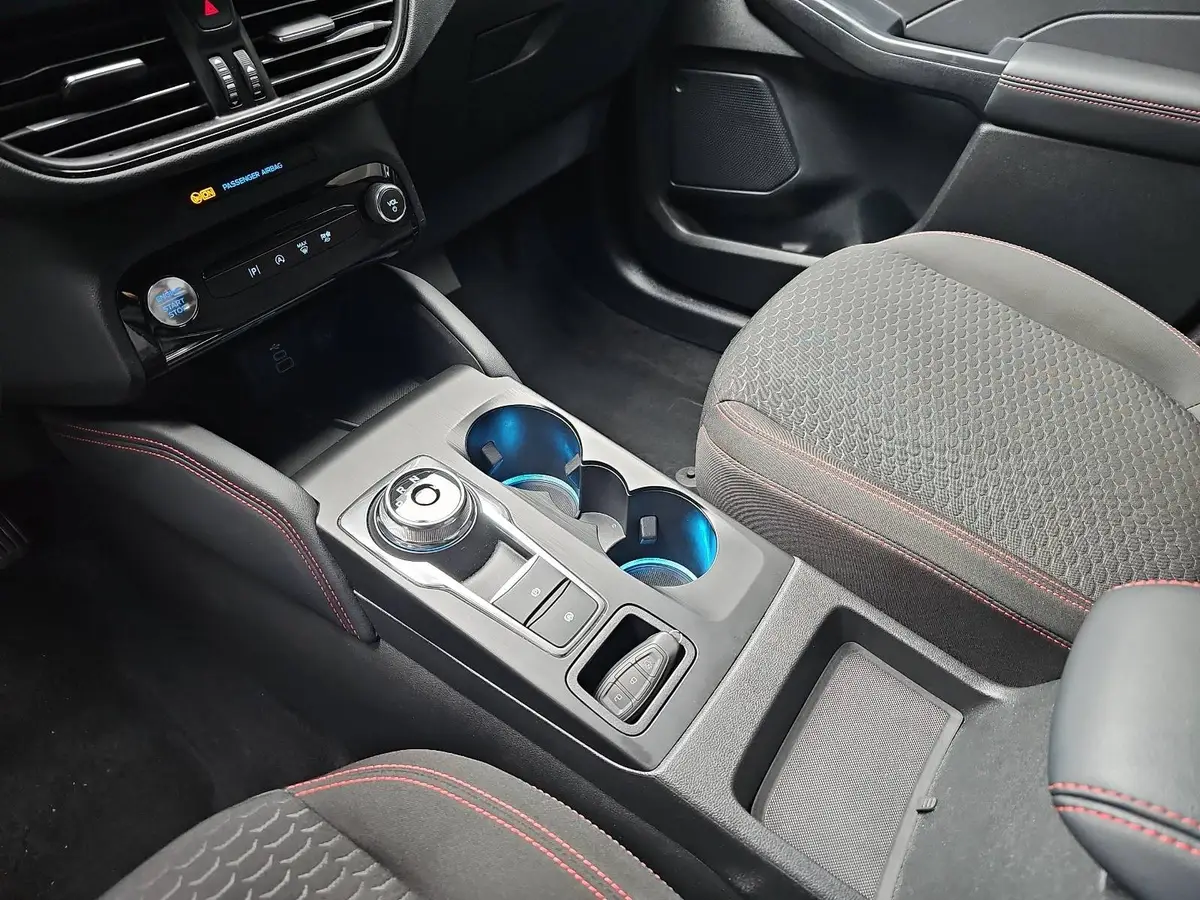 FORD KUGA 1.5 EB AUTO. ST-LINE NAVI LED KLIMAAUTO WINTER SIC