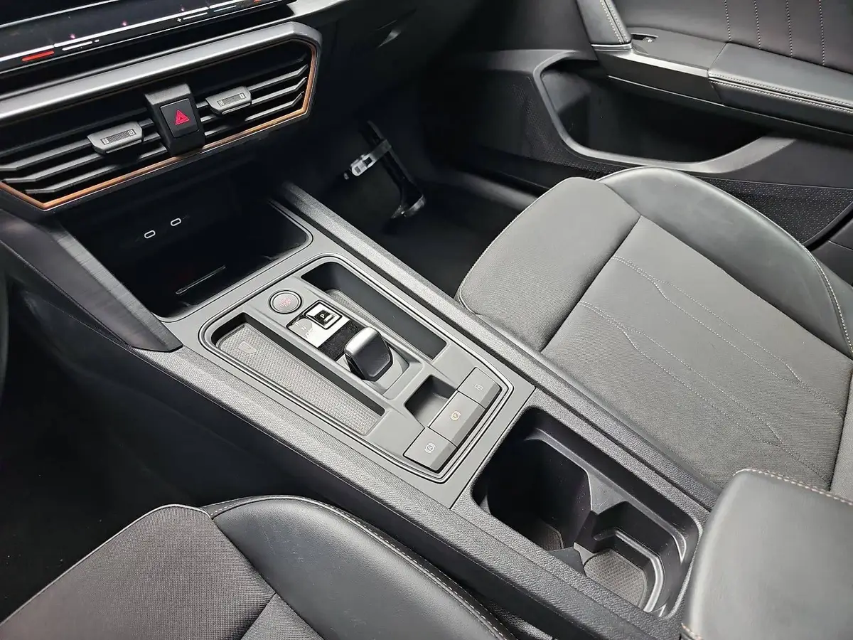CUPRA FORMENTOR 1.4 E-HYBRID DSG MATRIX PANO AHK