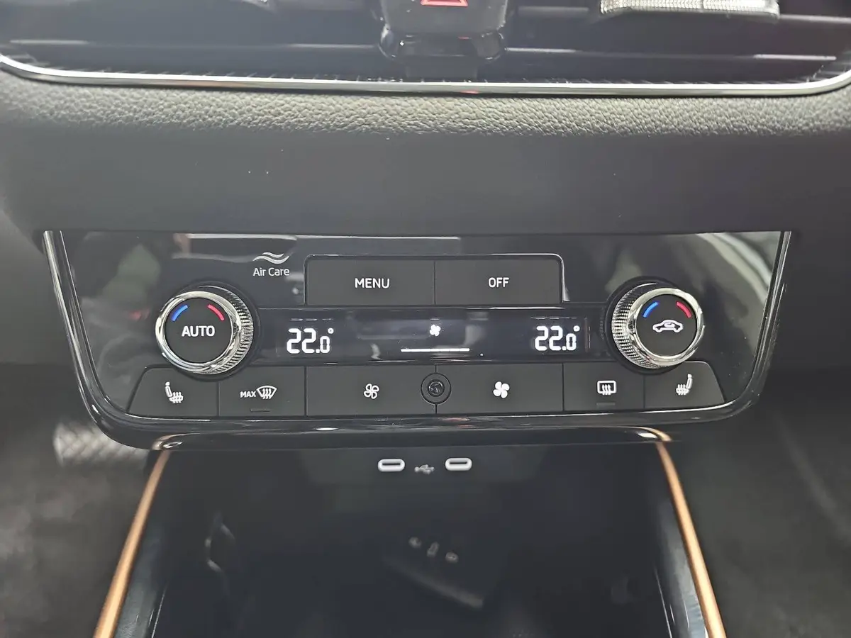 SKODA FABIA 1.0 TSI DSG 130 JAHRE PREMIUM LED KAMERA LM16