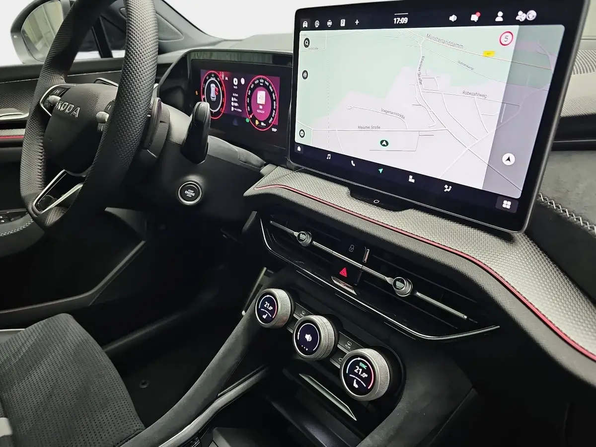 SKODA KODIAQ 2.0 TDI DSG SPORTLINE 4X4 PANO AHK