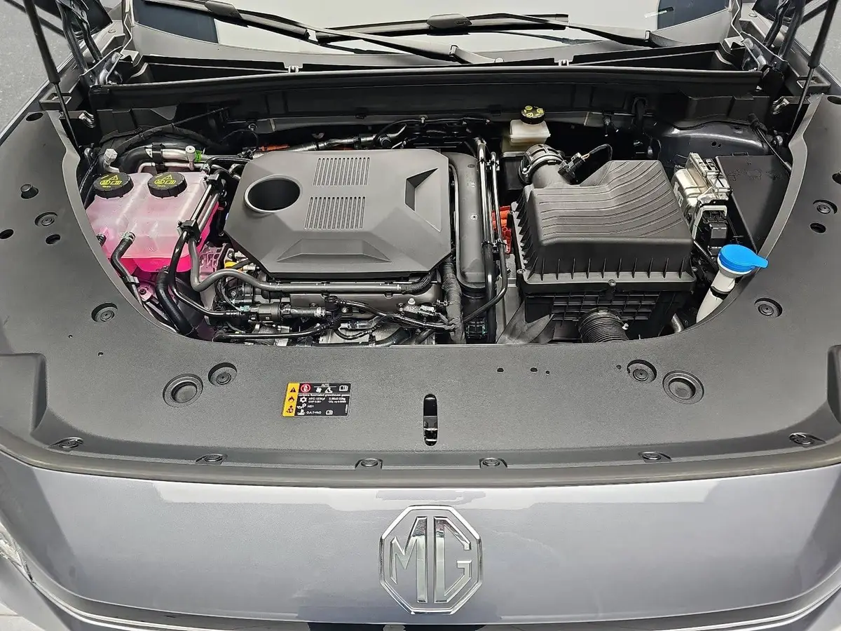 MG HS 1.5 PLUG-IN-HYBRID MY25.5 LUXURY LEDER 360-GRAD-KAMERA 19-ZOLL-LM