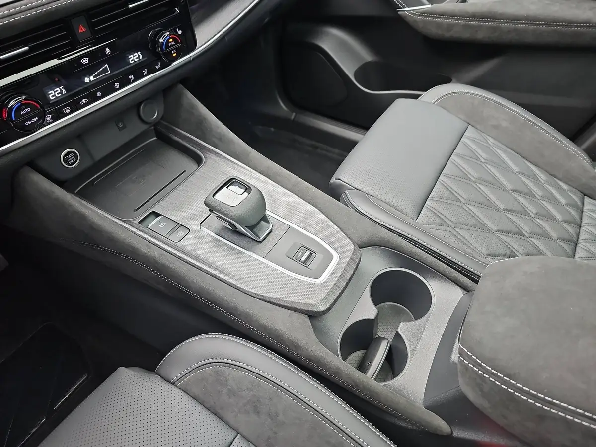 NISSAN QASHQAI 1.3 DIG-T MHEV X-TRONIC TEKNA+ 2WD NAVI LED LEDER 