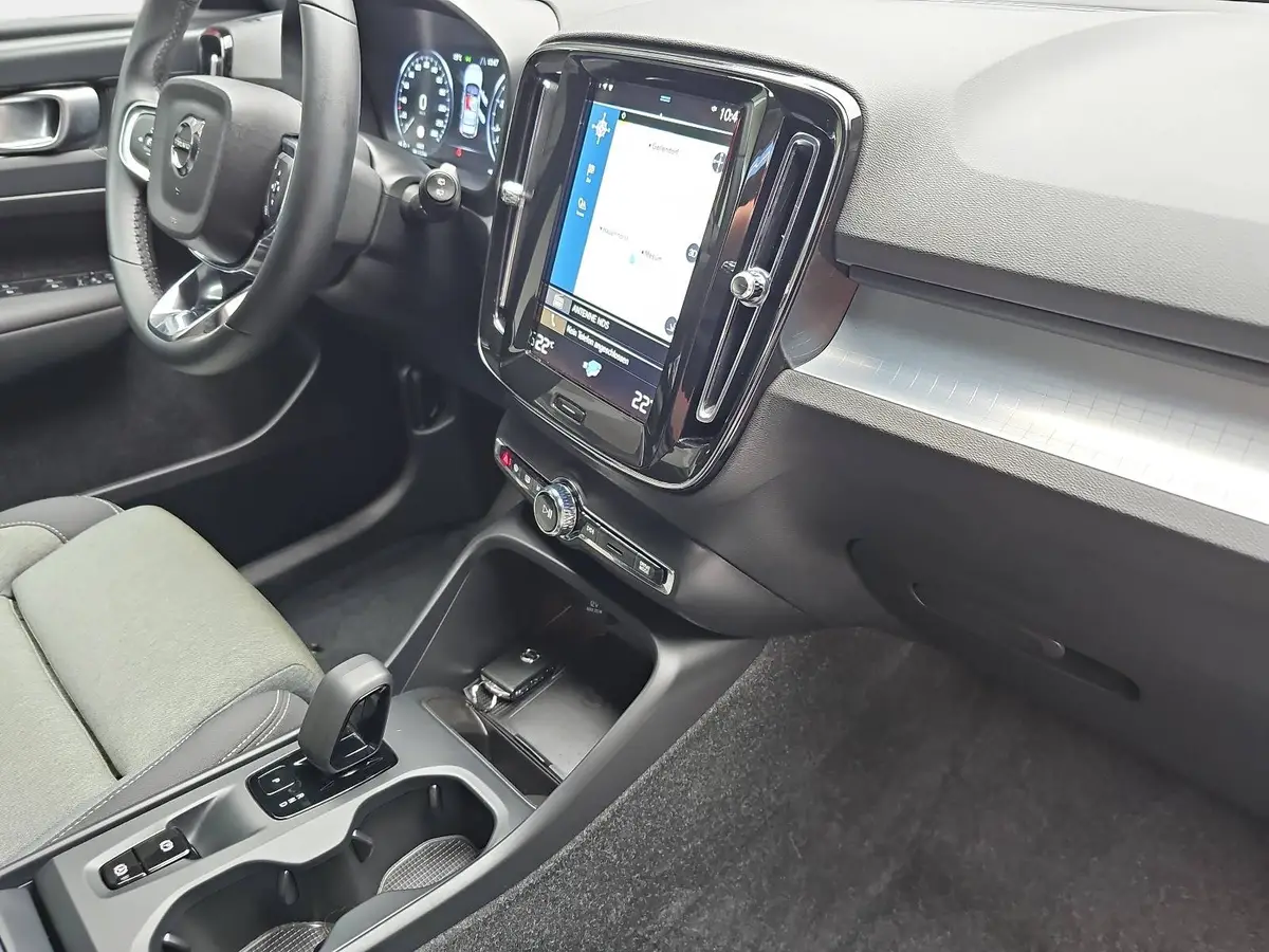 VOLVO XC40 T2 2WD AUTO. CORE NAVI LED EL.HECKKL. PDC KAMERA L