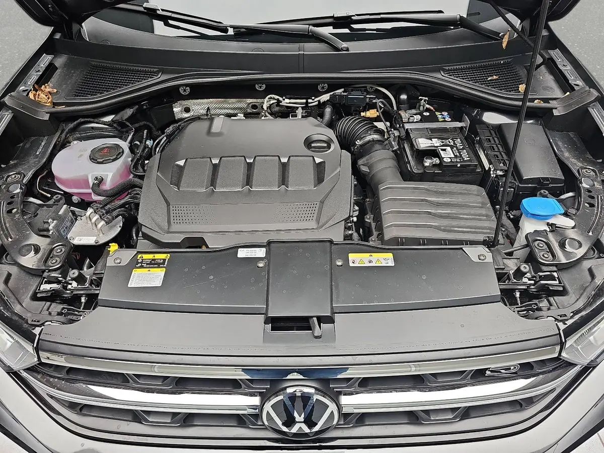 VW T-ROC 2.0 TDI DSG R-LINE NAVI LED MATRIX PANO ACC DCC AH