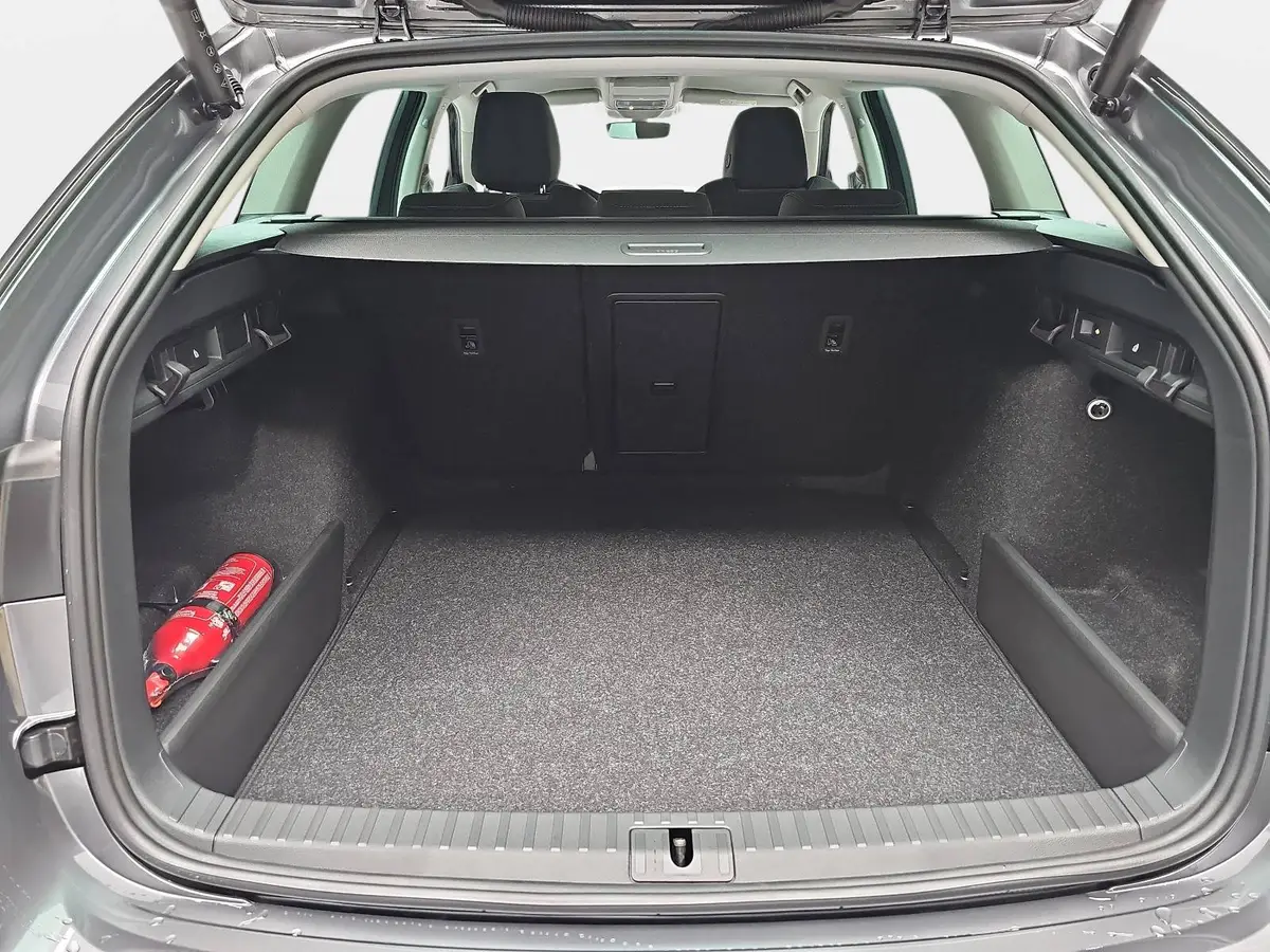 SKODA OCTAVIA COMBI 1.5 TSI ETEC DSG SELECTION NAVI LED ACC WINTER KA