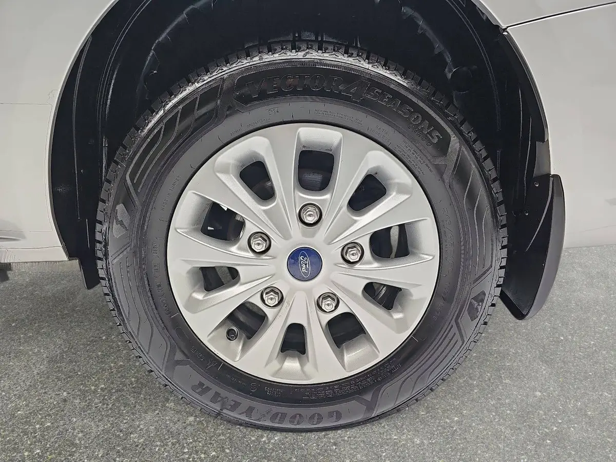 FORD TOURNEO CUSTOM KOMBI 2.0 TDCI KLIMA AUDIO 8-SITZE P-ASSIST KAMERA AHK 