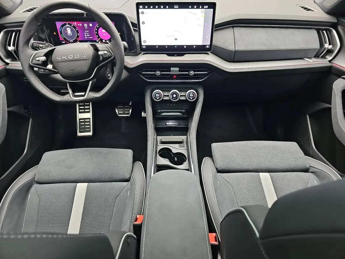 SKODA KODIAQ 1.5 TSI DSG IV PHEV SPORTLINE AHK PANO LM