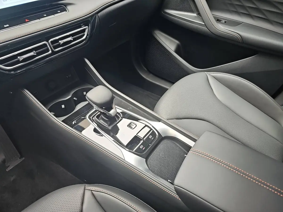 MG HS 1.5 PLUG-IN-HYBRID LUXURY LEDER 360-GRAD-KAMERA 19-ZOLL-LM