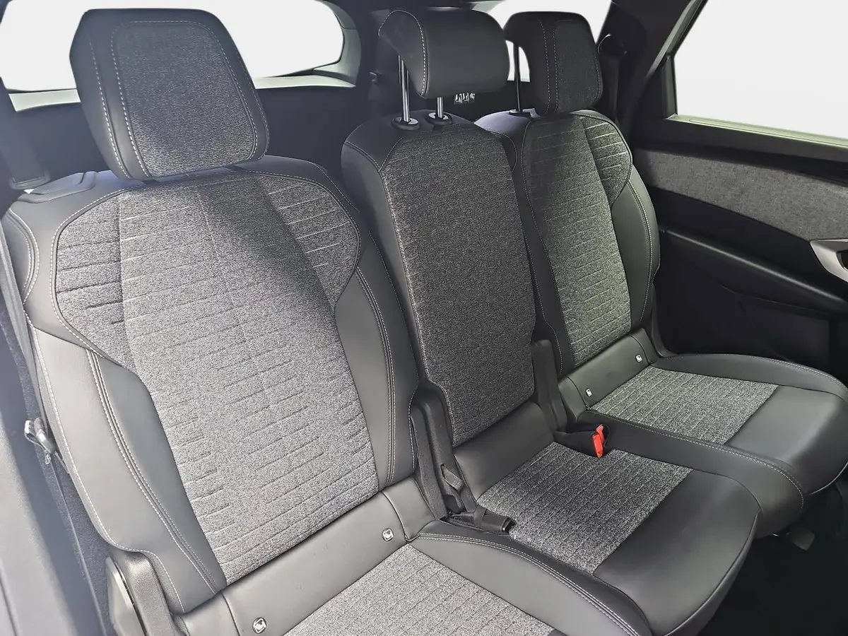 PEUGEOT 5008 1.2 HYBRID 145 E-DSC6 ALLURE KLIMA LED 7-S DAB 360