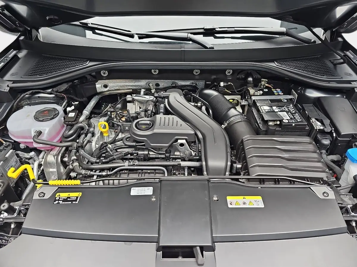 VW T-ROC 1.5 TSI DSG R-LINE NAVI KLIMA LED KAMERA WINTER AH