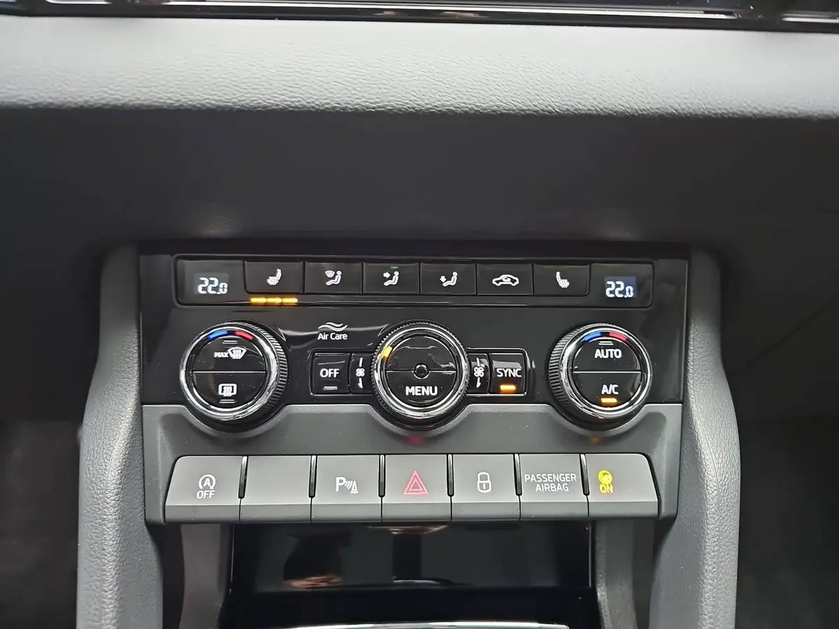 SKODA KAROQ 1.5 TSI DSG SELECTION NAVI LED ACC WINTER KAMERA A