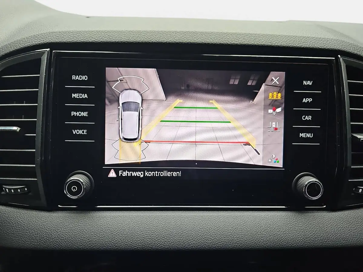 SKODA KAROQ 1.5 TSI DSG 130 JAHRE LED KAMERA AHK