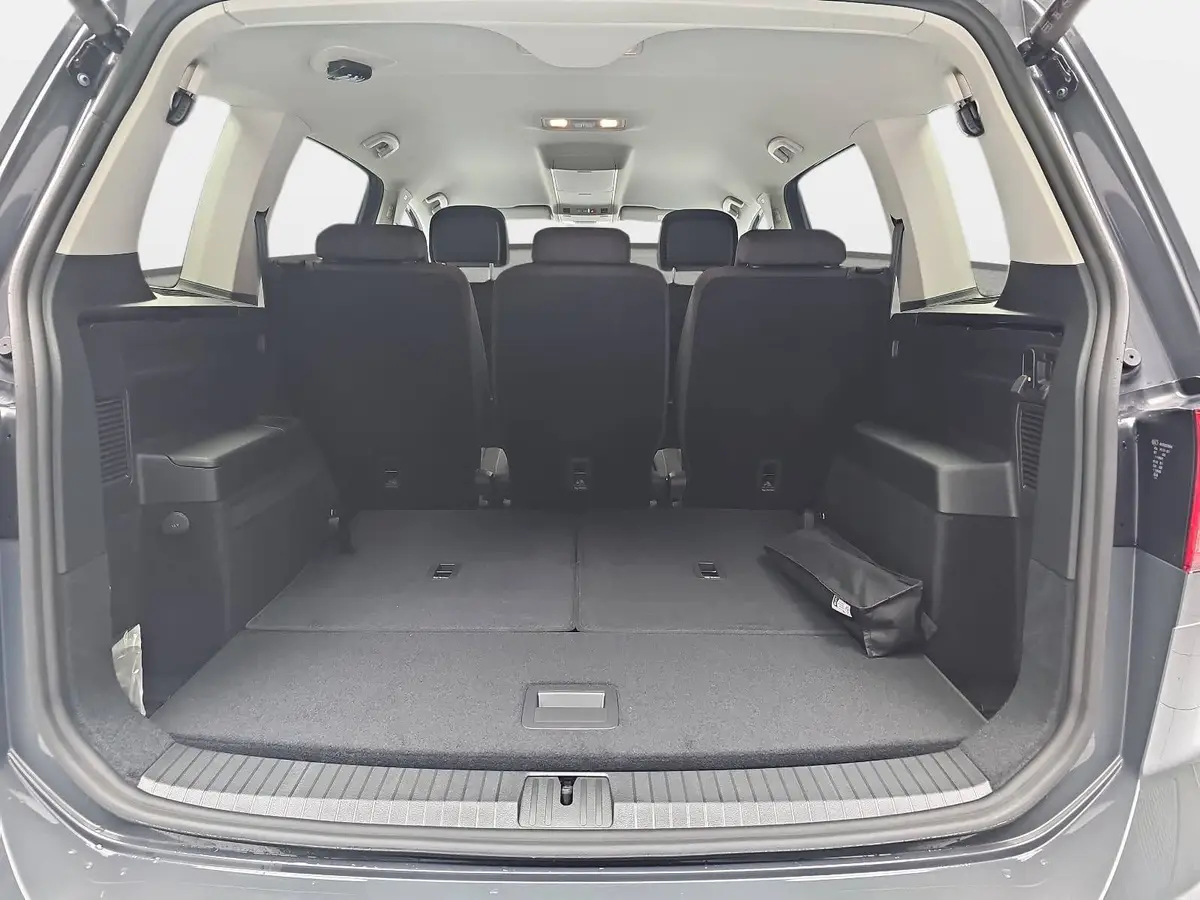 VW TOURAN 1.5 TSI DSG COMFORTLINE NAVI LED ACC 7-S AHK LM