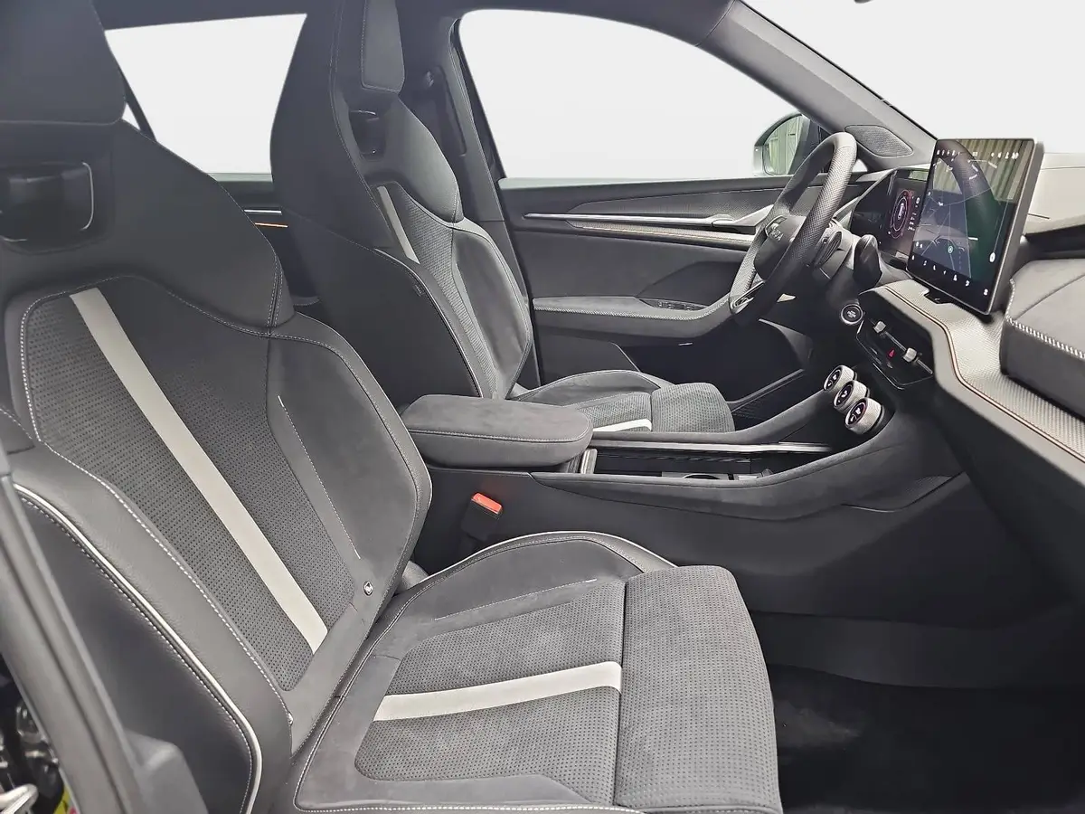 SKODA KODIAQ 2.0 TDI DSG SPORTLINE 4X4 PANO AHK