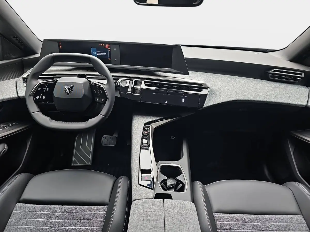 PEUGEOT 5008 1.2 HYBRID 145 E-DSC6 ALLURE KLIMA LED 7-S DAB 360