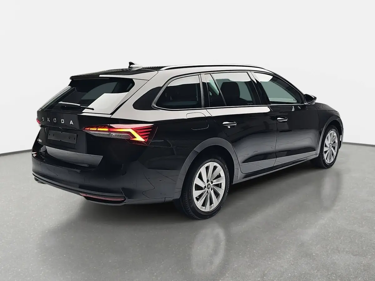 SKODA OCTAVIA COMBI 2.0 TDI DSG SELECTION AHK LM