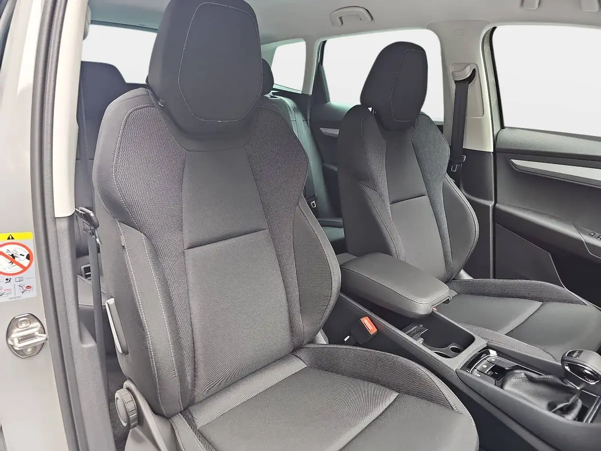 SKODA KAROQ 2.0 TDI DSG DRIVE NAVI LED AHK LM