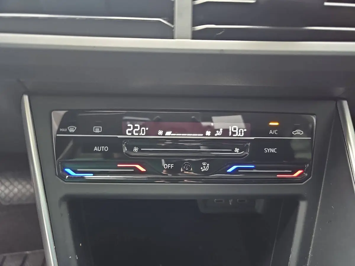 VW TAIGO 1.0 TSI DSG LIFE NAVI LED ACC PDC AHK