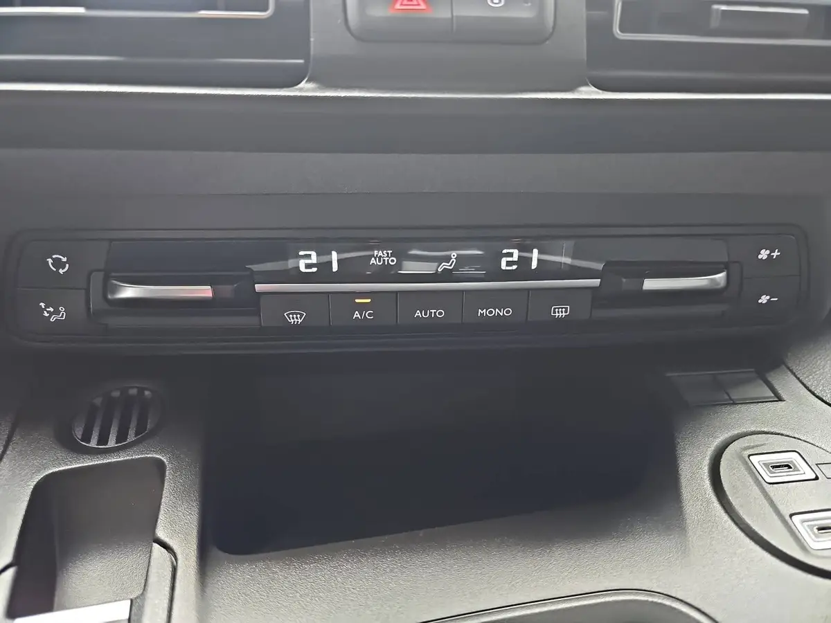 PEUGEOT RIFTER BLUEHDI 130 CV EAT8 GT L2 7-S NAVI LED AHK LM