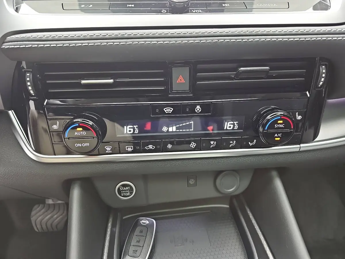 NISSAN QASHQAI 1.3 DIG-T MHEV AUTO. N-CONNECTA WINTER KOMFORT PANORAMA