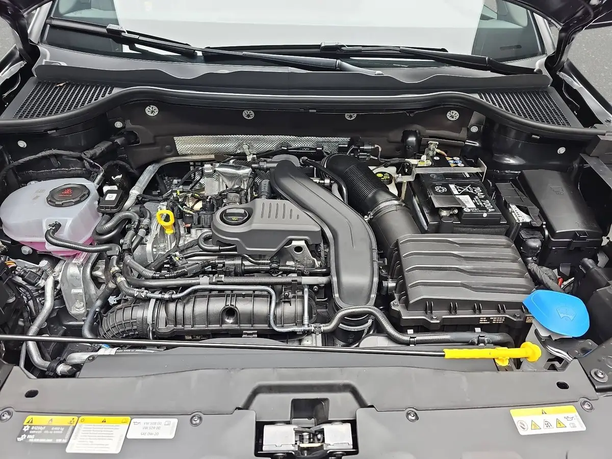 SKODA KAROQ 1.5 TSI DSG SPORTLINE NAVI LED-MATRIX PANO CANTON 