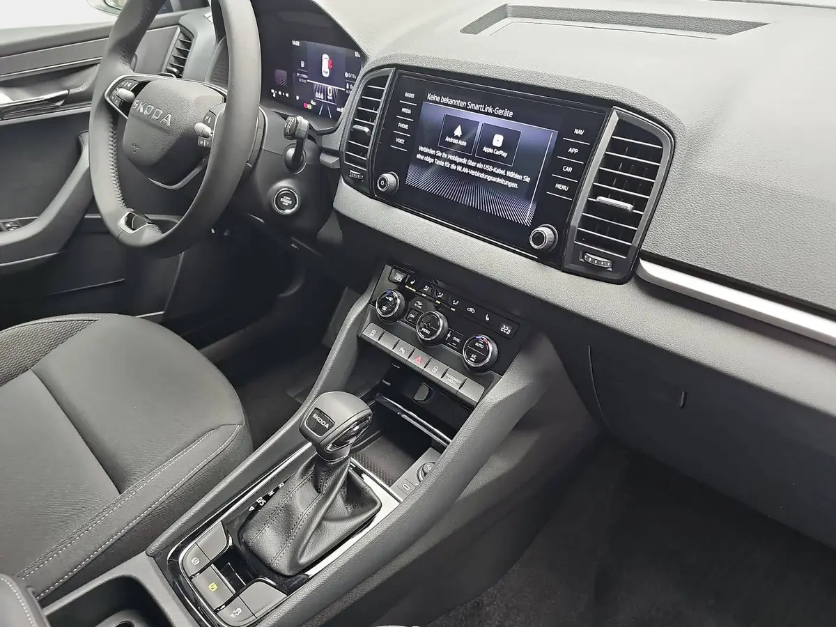 SKODA KAROQ 1.5 TSI DSG 130 JAHRE LED KLIMAAUTO SMARTLINK PDC 