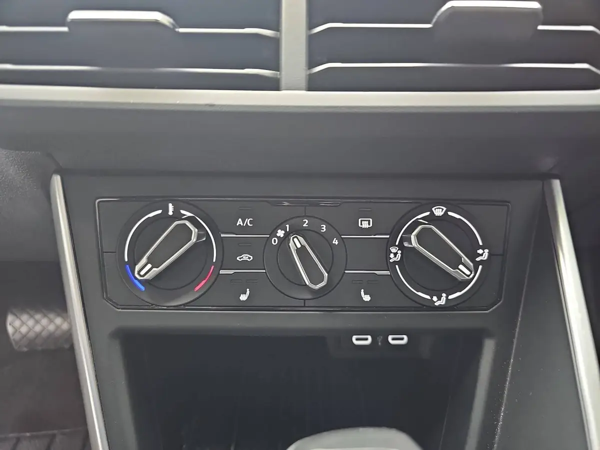 VW TAIGO 1.0 TSI DSG LIFE NAVI LED ACC SITZHEIZUNG PDC KAME