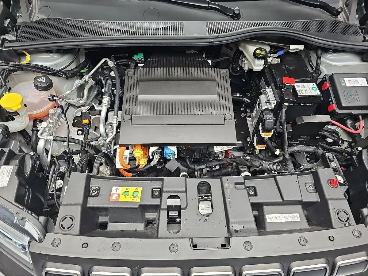 JEEP AVENGER AUTO. 51KWH ALTITUDE LED KLIMAAUTO