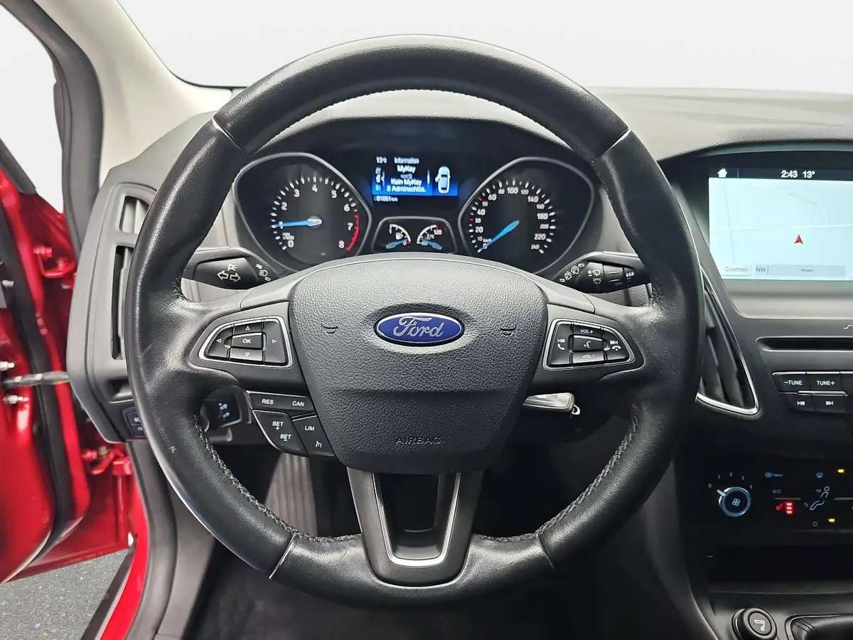 FORD FOCUS 1.0 EB BUSINESS NAVI GRA WINTER P-ASSIST AHK