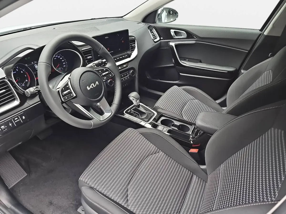 KIA CEED 1.5 T-GDI 48V DCT7 ULTIMATE EDITION