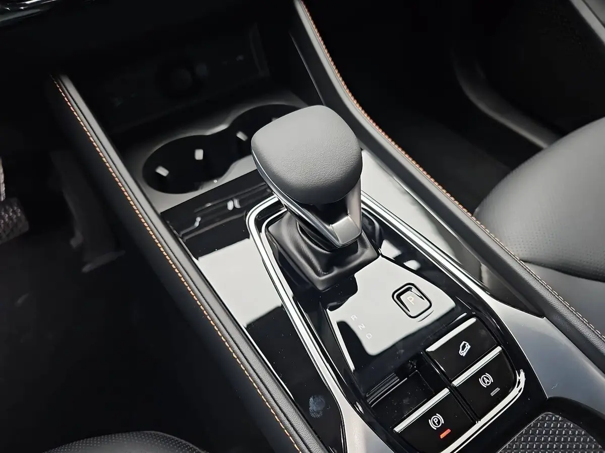 MG HS 1.5 PLUG-IN-HYBRID MY25.5 LUXURY LEDER 360-GRAD-KAMERA 19-ZOLL-LM