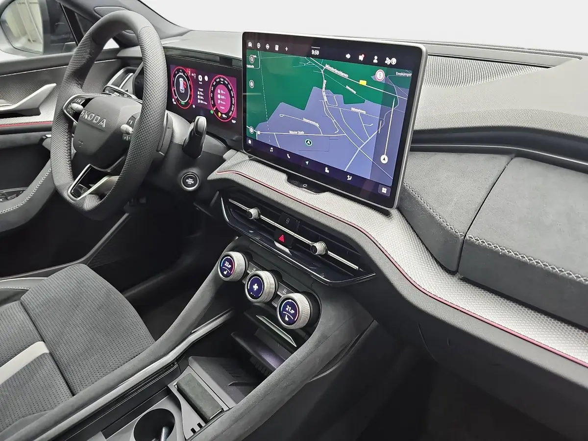 SKODA KODIAQ 1.5 TSI DSG SPORTLINE NAVI LED PANO 7-SITZE KAMERA