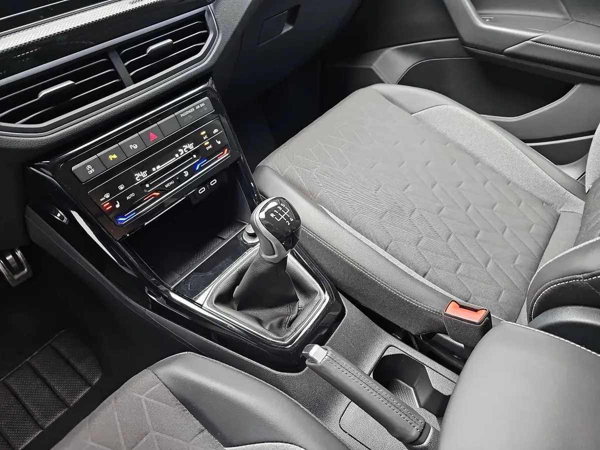 VW T-CROSS 1.0 TSI GOAL NAVI LED KLIMAAUTO ACC P-ASSIST WINTE