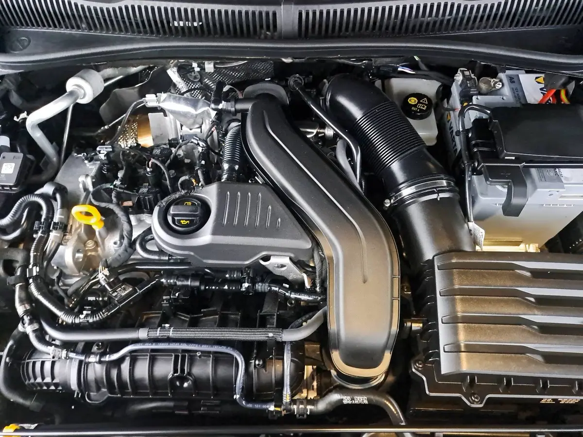 VW TAIGO 1.5 TSI DSG R-LINE NAVI LED ACC BLACK-STYLE WINTER