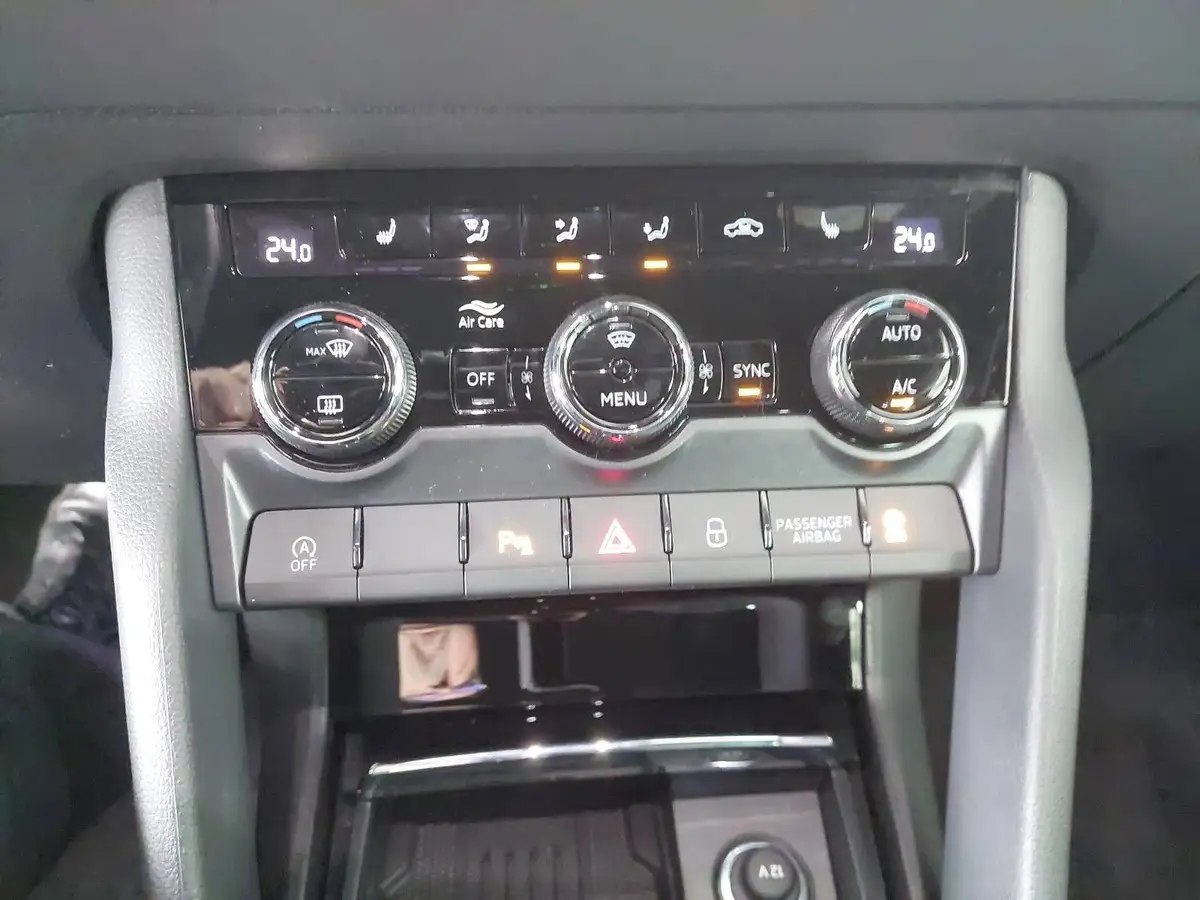 SKODA KAROQ 2.0 TDI DSG SPORTLINE 4X4 NAVI LED