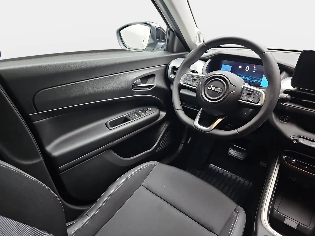 JEEP AVENGER AUTO. 51KWH ALTITUDE LED PDC KAMERA