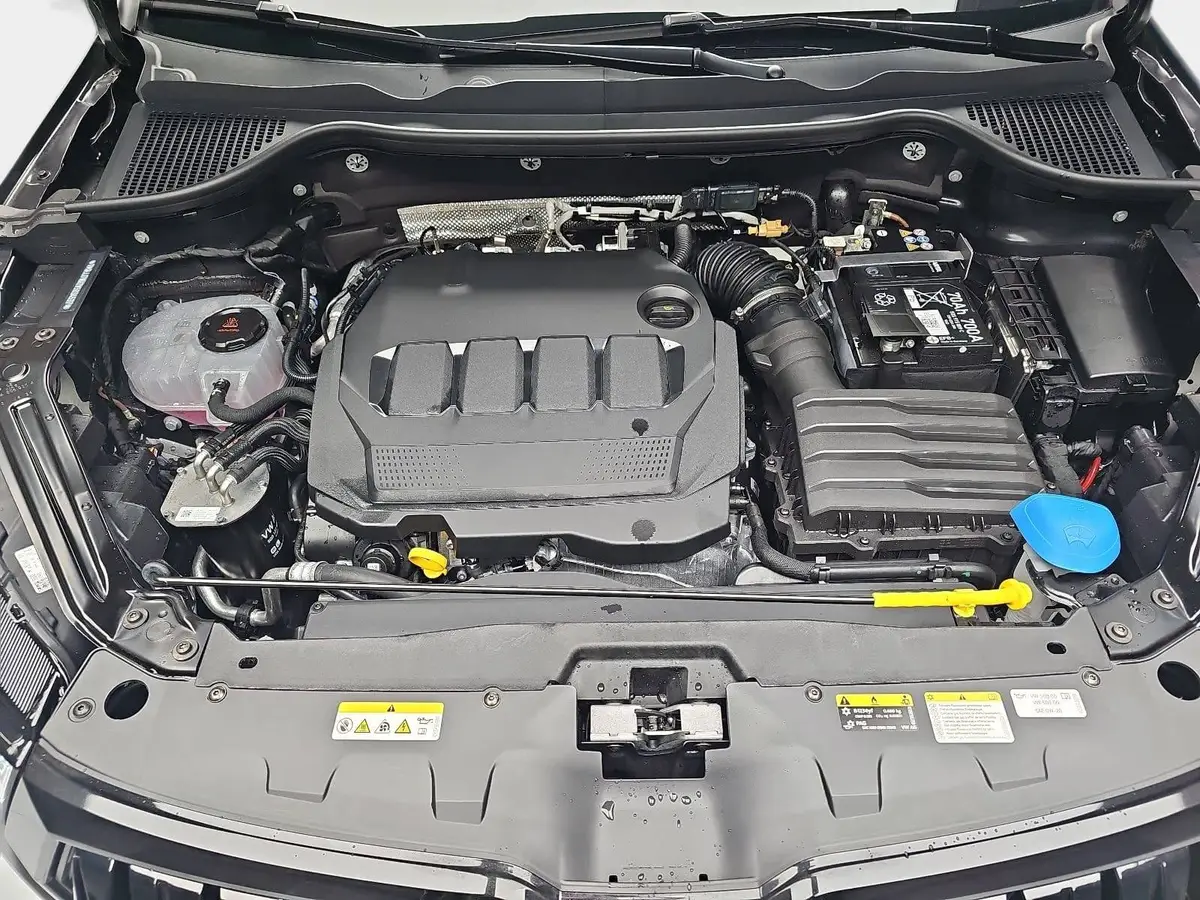 SKODA KAROQ 2.0 TDI DSG SPORTLINE AHK ACC PANO