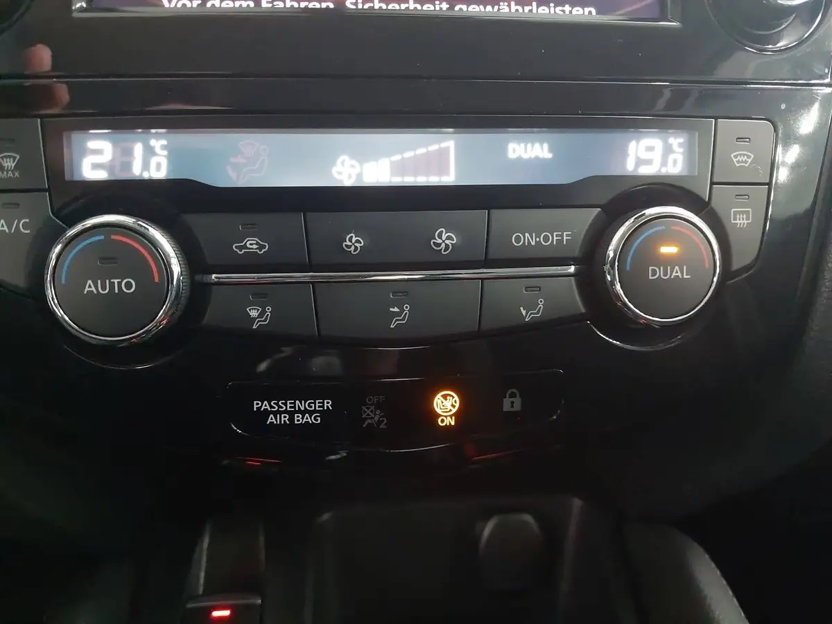 NISSAN QASHQAI 1.3 DIG-T NAVI CONNECT WINTER PDC KAMERA LM