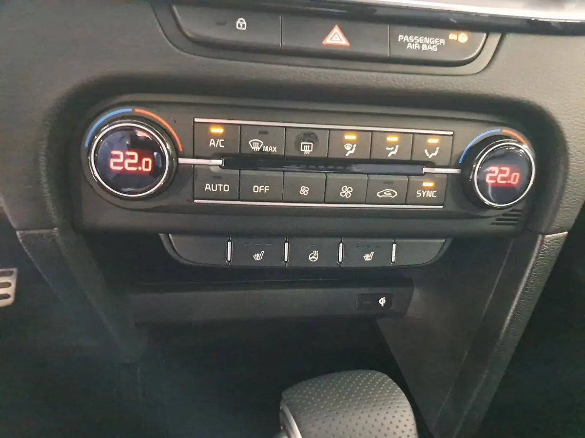 KIA CEED SW 1.5 T-GDI DCT7 GT-LINE TECHNOLOGIE LEDER GLASDACH PERFORMANCE