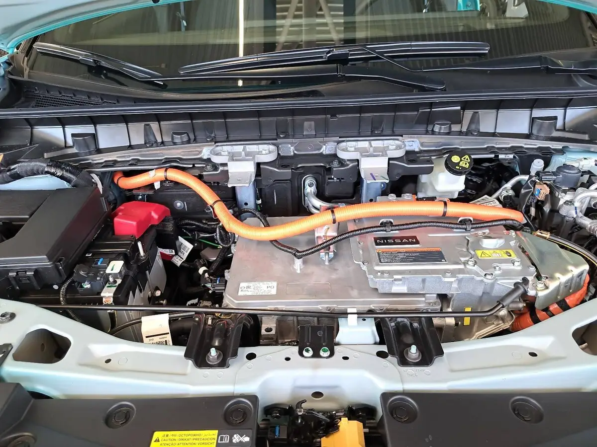 NISSAN LEAF 75KWH MY26 ADVANCE 2-FARBEN VEHICLE-TO-LOAD