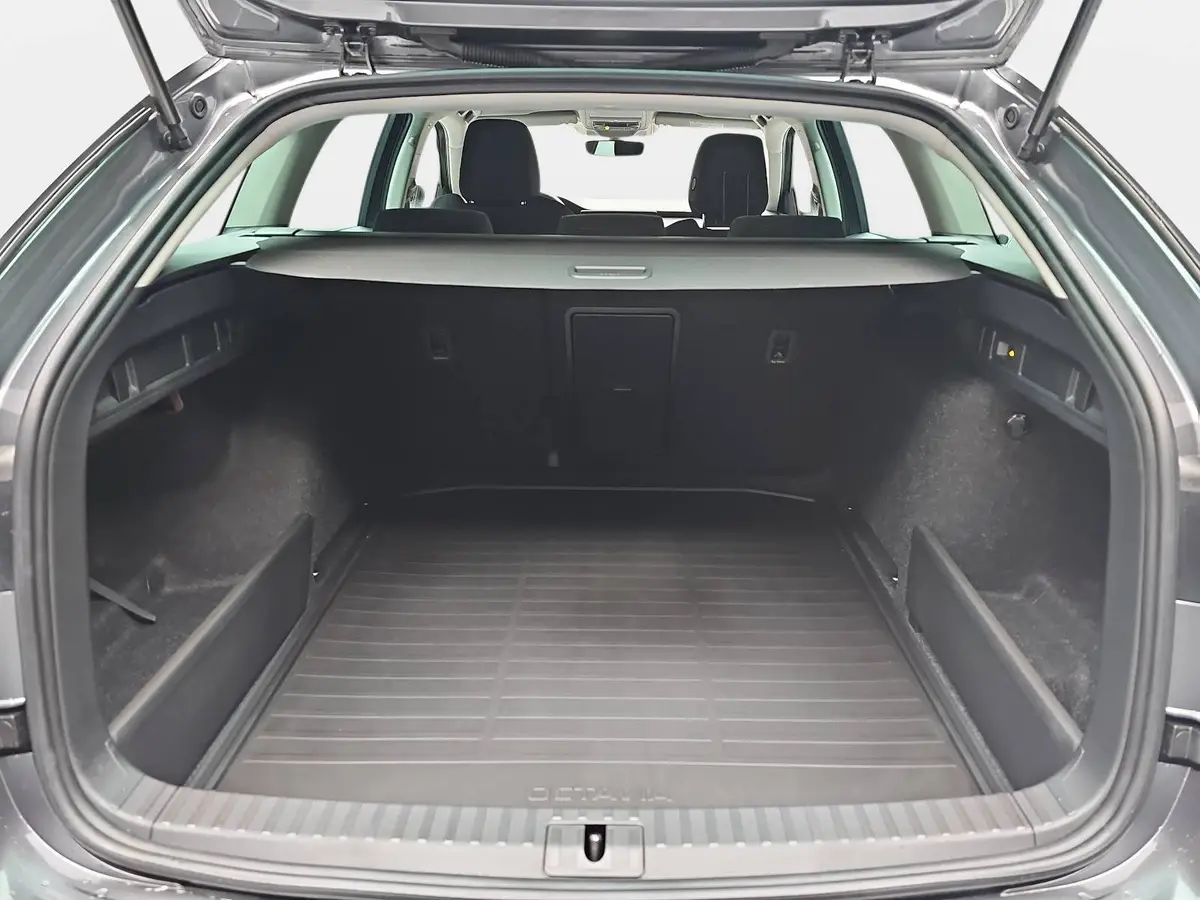 SKODA OCTAVIA COMBI 1.5 TSI DSG 130 JAHRE KLIMAAUTO LED SMARTLINK KAME