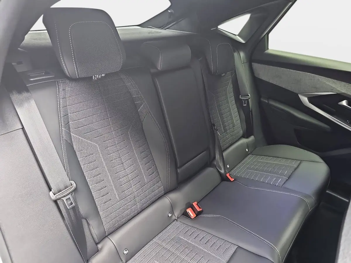 PEUGEOT 3008 1.2 HYBRID 145 E-DSC6 GT NAVI KLIMA LED AHK LM19