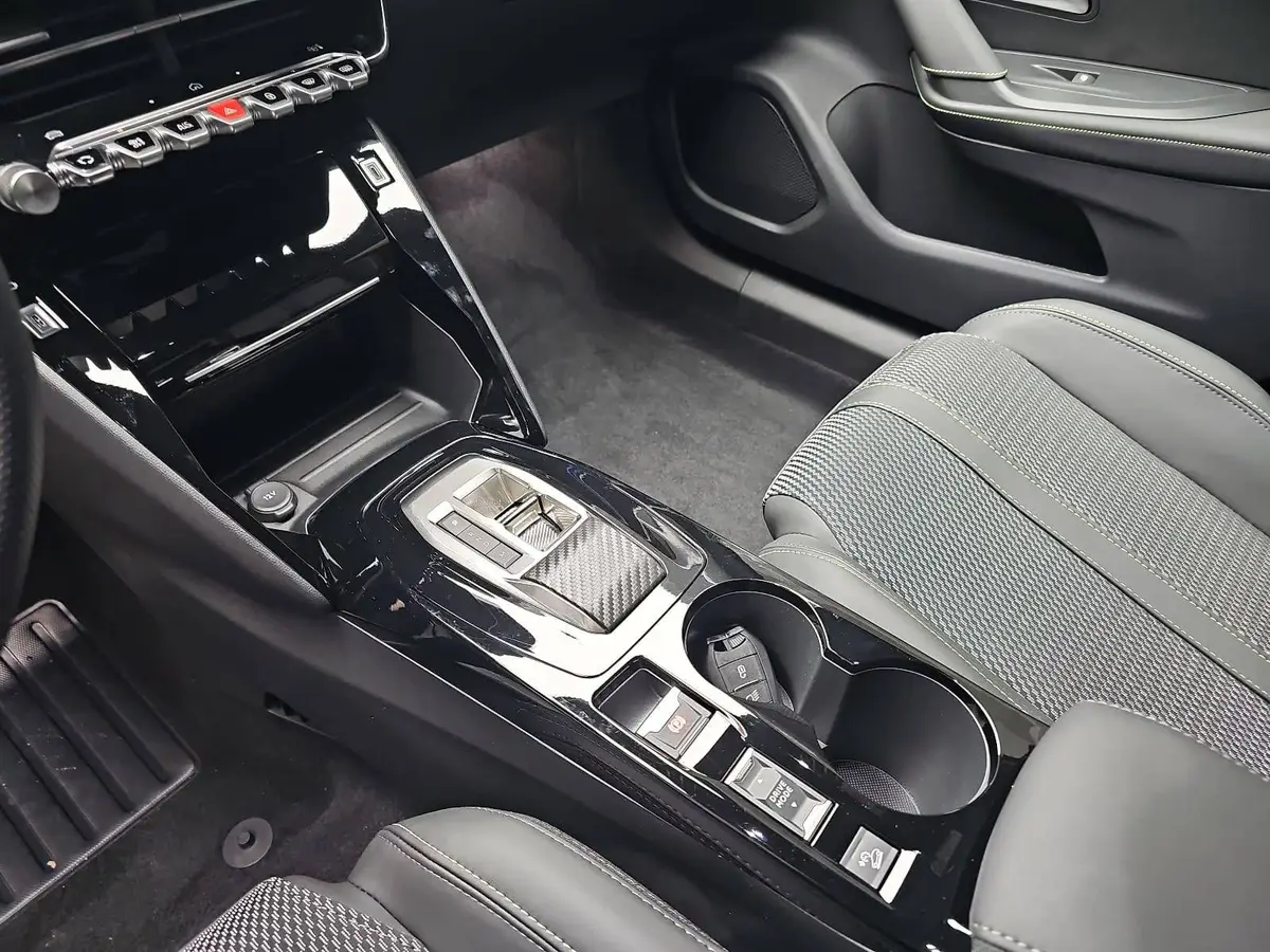 PEUGEOT 2008 1.2 HYBRID 145 E-DSC6 GT-LINE 2-WD LED KLIMAAUTO K