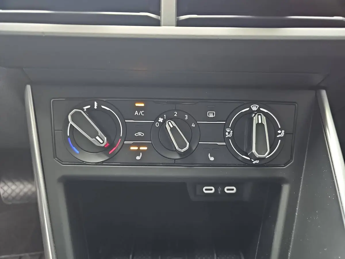 VW TAIGO 1.0 TSI DSG LIFE NAVI LED ACC SITZHEIZUNG PDC KAME