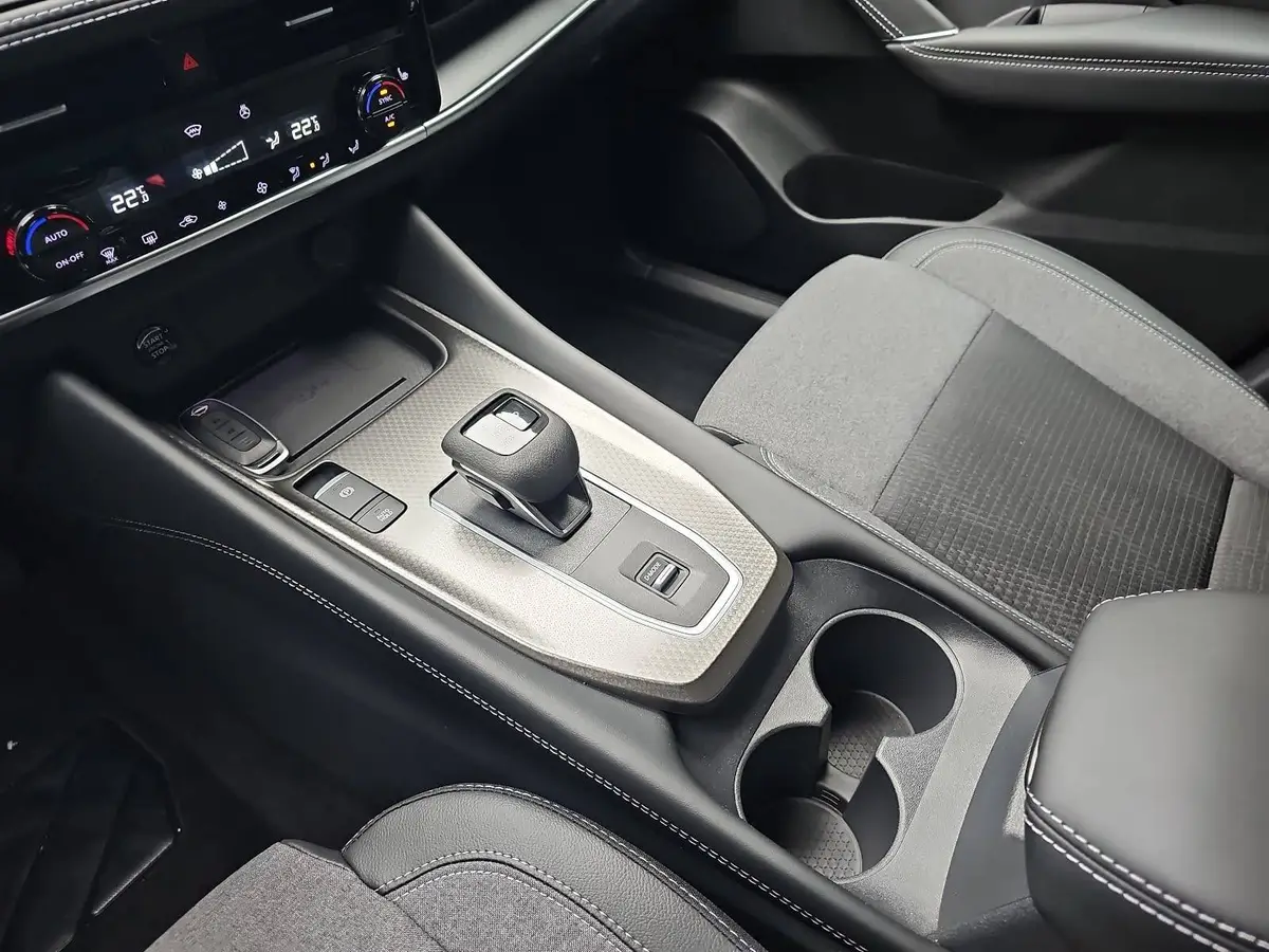 NISSAN QASHQAI 1.3 DIG-T XTRONIC N-CONNECTA PANO WINTER