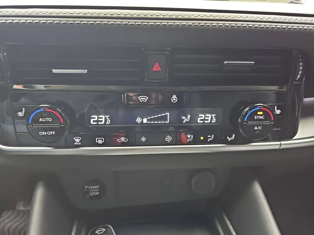 NISSAN QASHQAI 1.3 DIG-T XTRONIC N-CONNECTA PANO WINTER